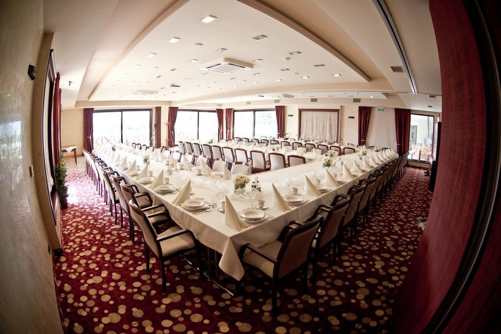 Hotel Rodan Kórnik Buitenkant foto