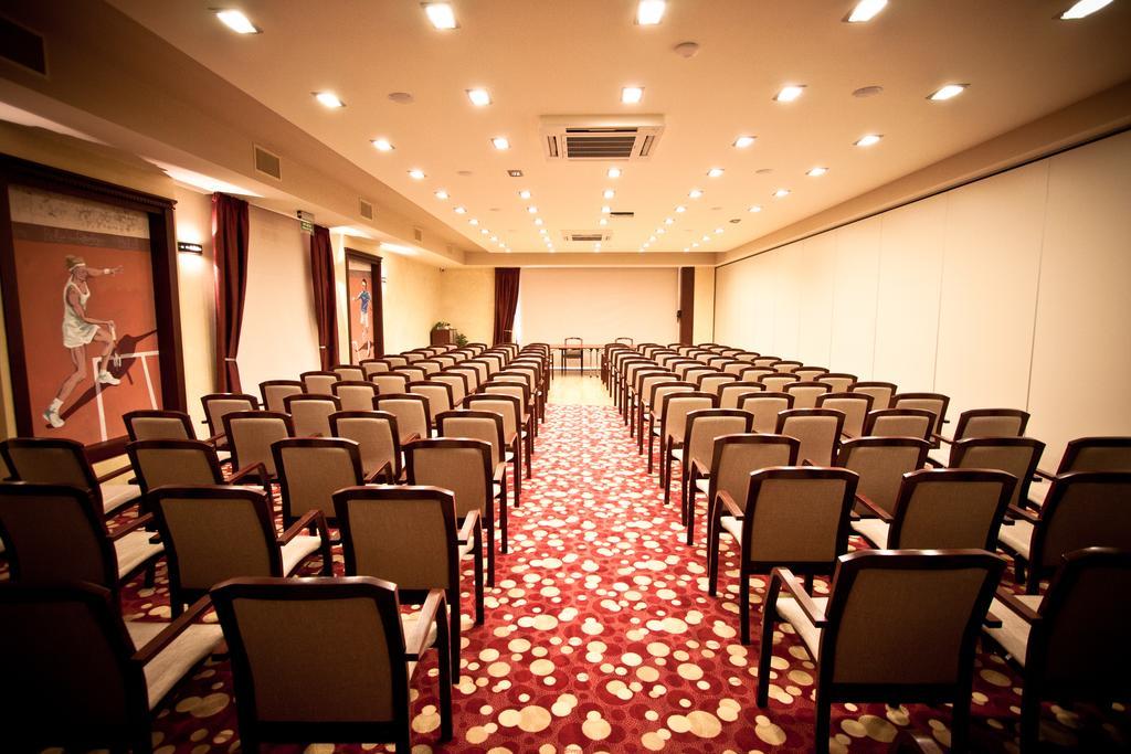 Hotel Rodan Kórnik Buitenkant foto