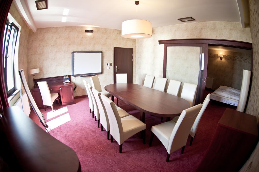 Hotel Rodan Kórnik Buitenkant foto