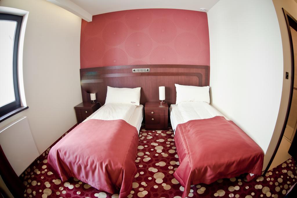 Hotel Rodan Kórnik Buitenkant foto