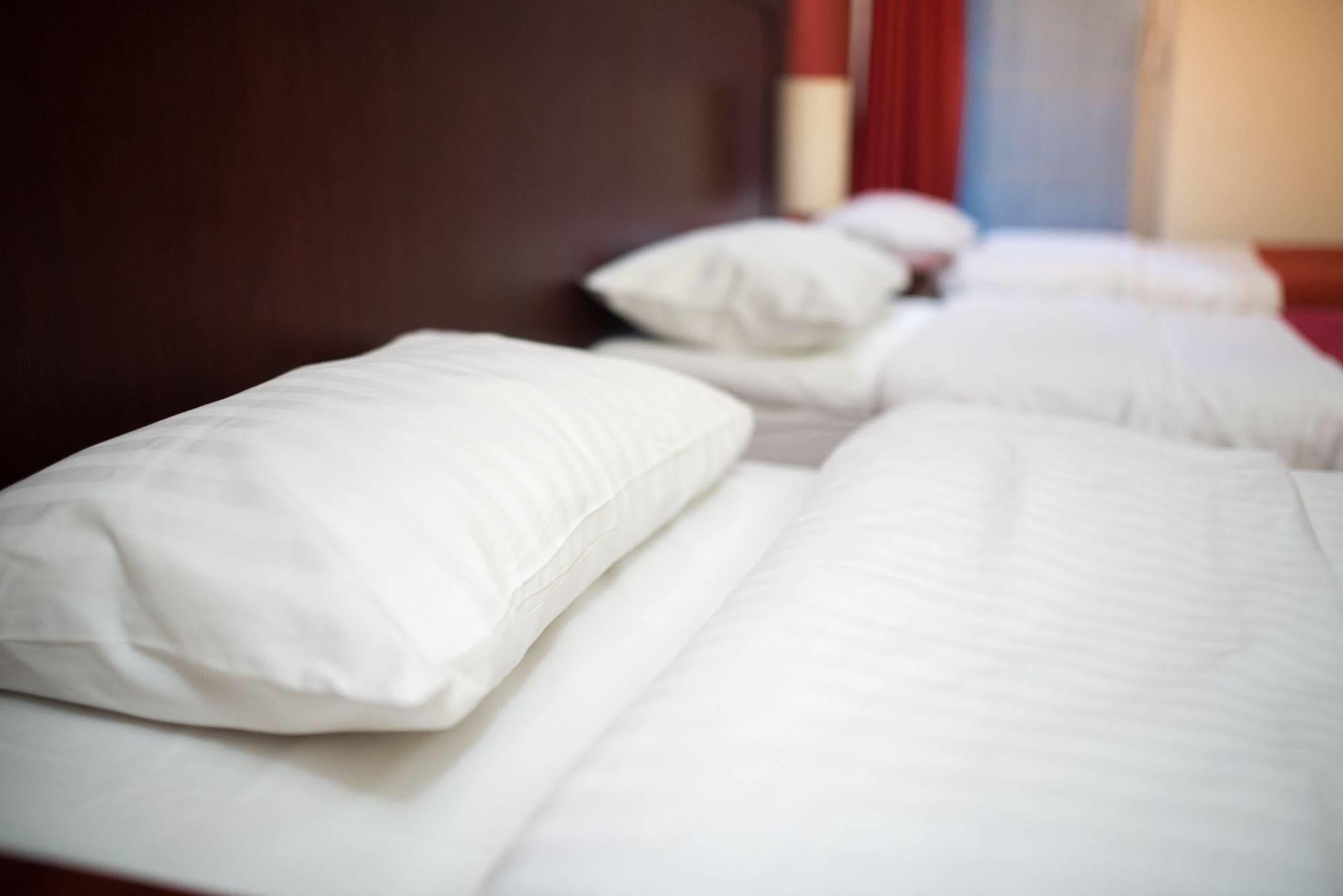 Hotel Rodan Kórnik Buitenkant foto